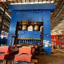 6500吨油压机！工作台2.2x3.7米！行程1.5米！开口2米.