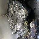 斗山LYNX235斜轨车，8寸液压卡盘，12工位刀塔，液压尾.